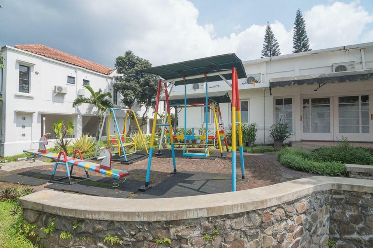 Reddoorz Plus Near Upi Setiabudi 3* Bandung