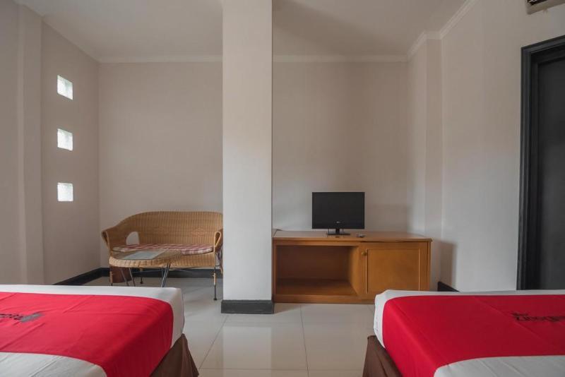Reddoorz Plus Near Upi Setiabudi 3* Bandung
